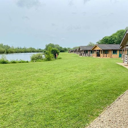 Lake Pochard, Oak Lodge サウス・サーニー エクステリア 写真